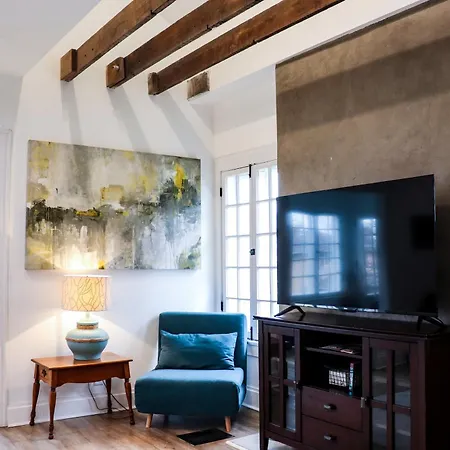 Downtown Retreat - 2Br Oasis Apartment
