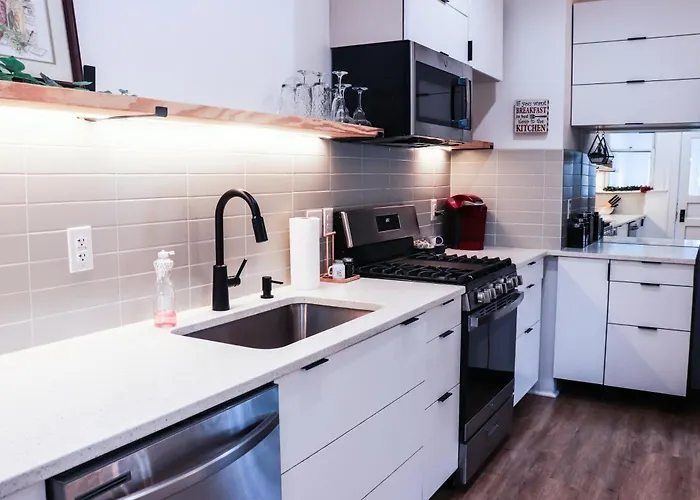 Downtown Retreat - 2br Oasis