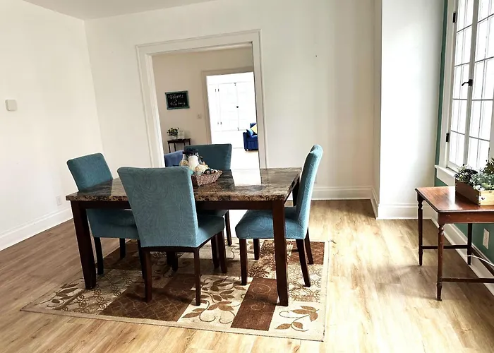 Downtown Retreat - 2br Oasis